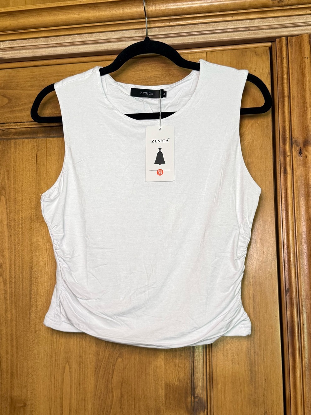 NWT ZESICA White Sleeveless Ruched Tank Top Size Medium | Soft Stretch Basic